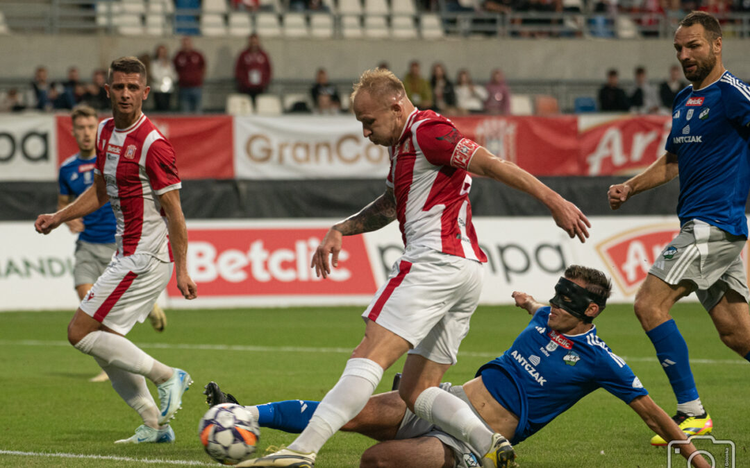 PIŁKA NOŻNA. Resovia za mocna