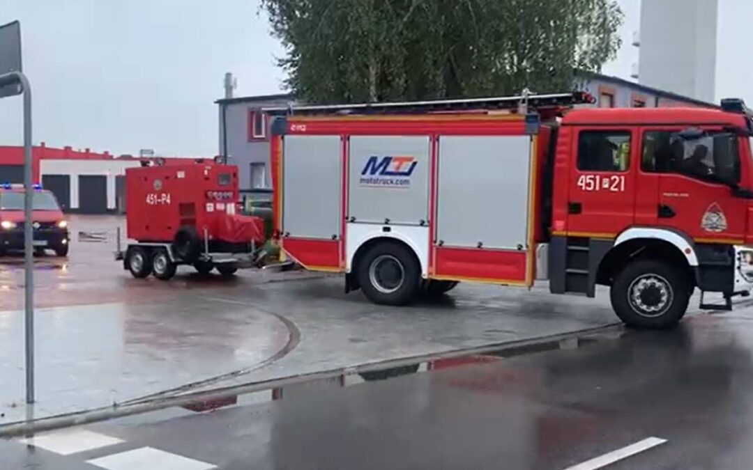 WALKA Z ŻYWIOŁEM. Pomoc kaliskich strażaków